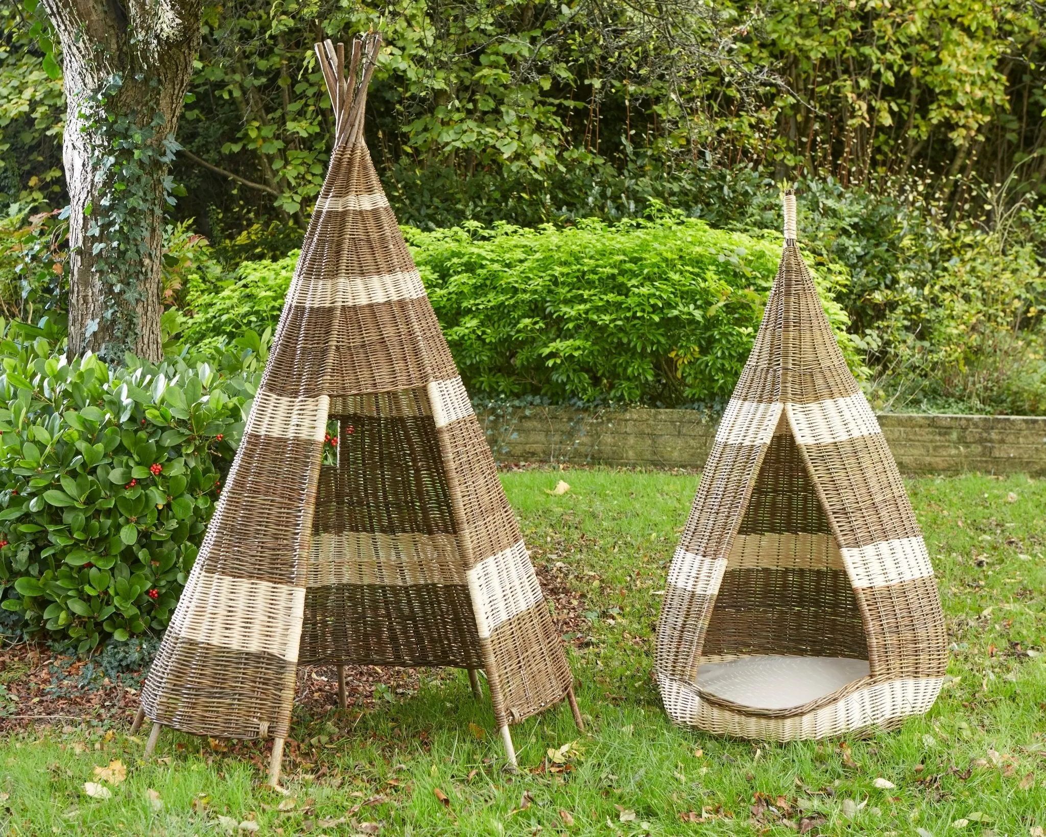 Cosy Stripy Wicker Wigwam And Cosy Pod Set x 2  32800 (Direct Shipping Item)